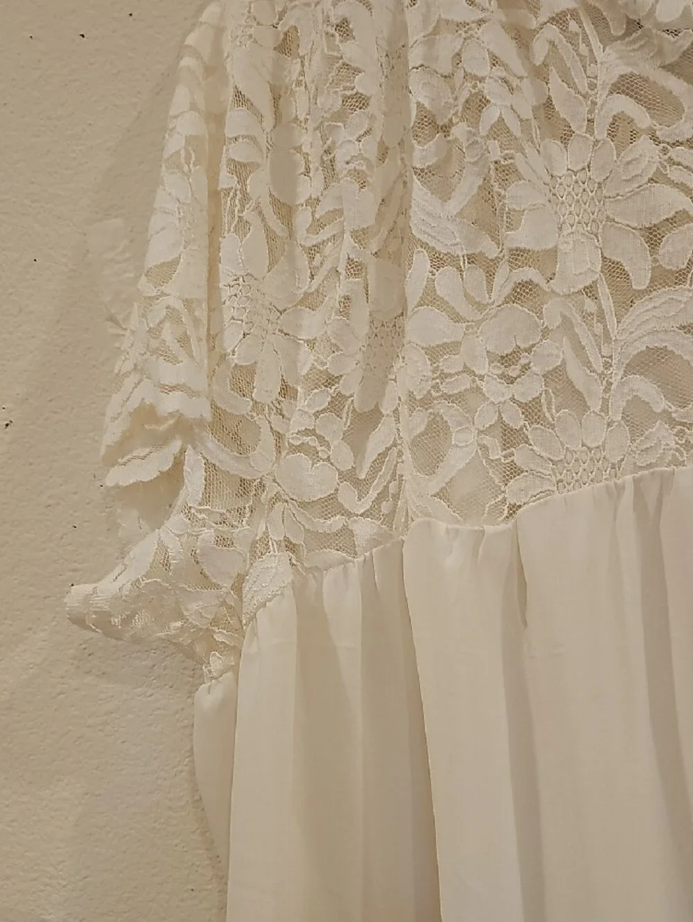 torrid Cream Floral Lace Yoke Blouse - Picture 4 of 4